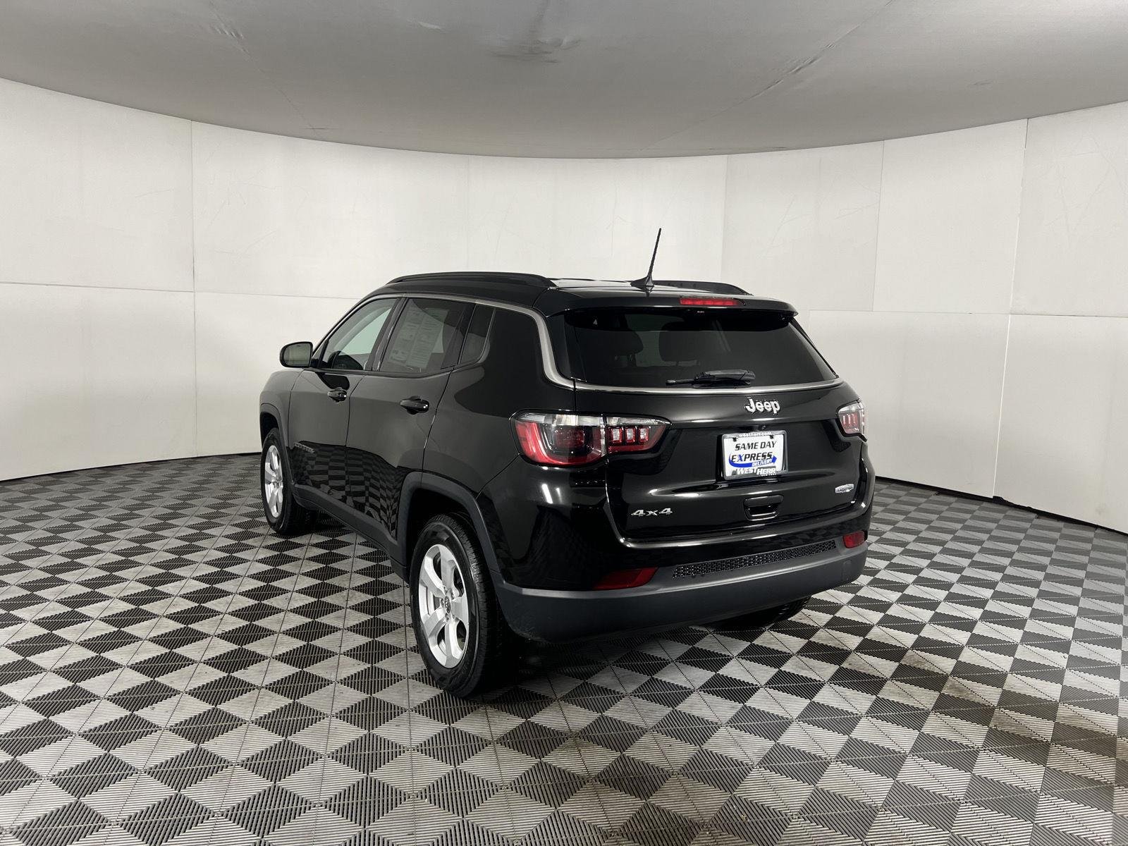 Certified Used 2021 Diamond Black Crystal Pearlcoat Jeep Latitude image 7