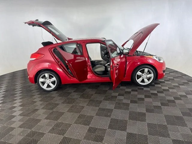 Used 2014 Red Hyundai Base image 16