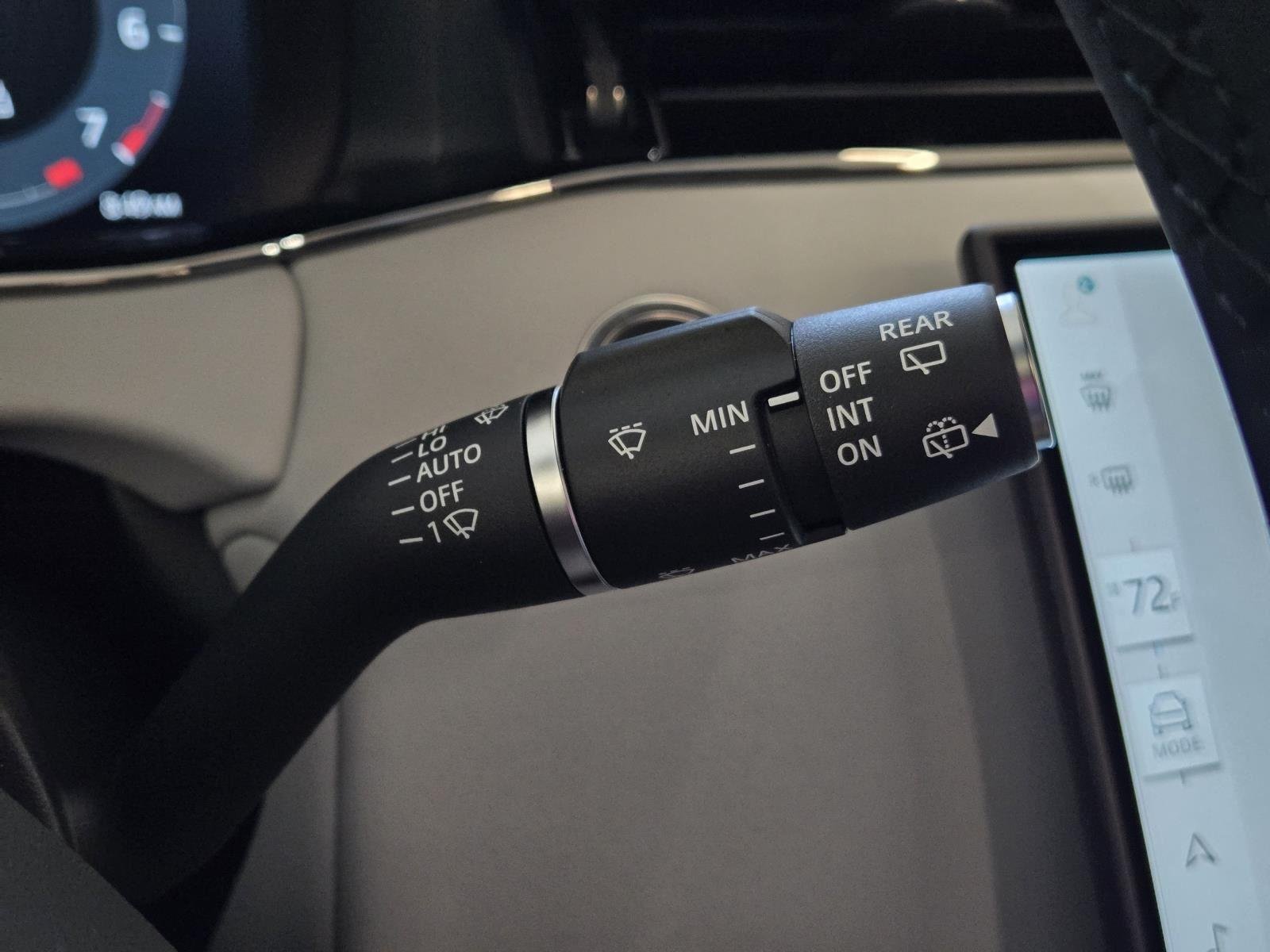 New 2026 Seoul Pearl Silver Land Rover Core S image 19