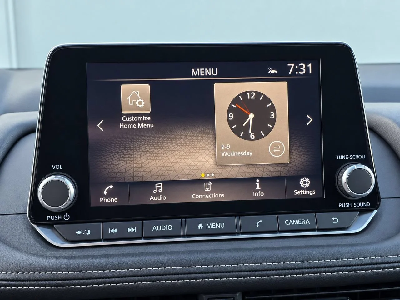 Used 2025  Nissan SV image 15