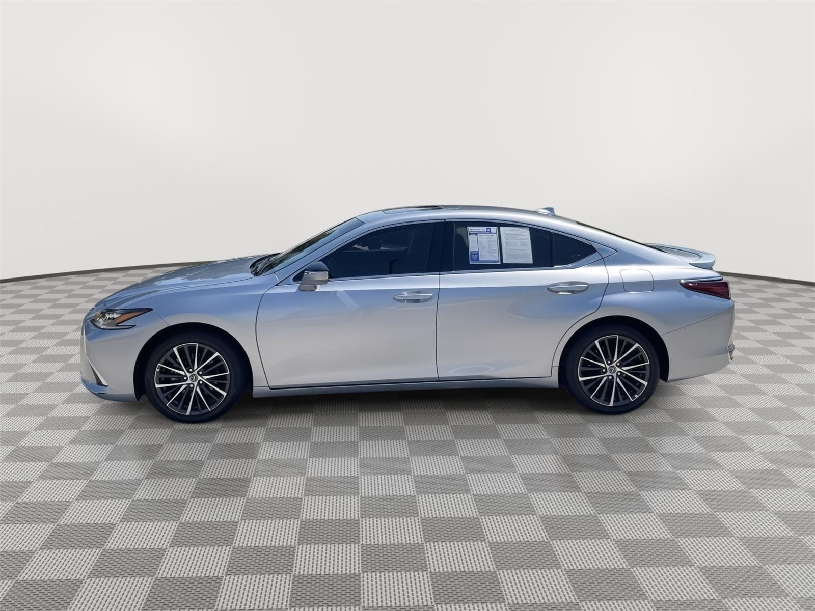 Used 2025 Iridium Lexus Base image 11