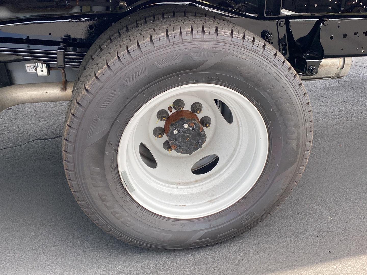 Used 2027 Wh Ford  image 9