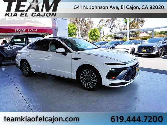 Used 2024 White Hyundai Limited image 9