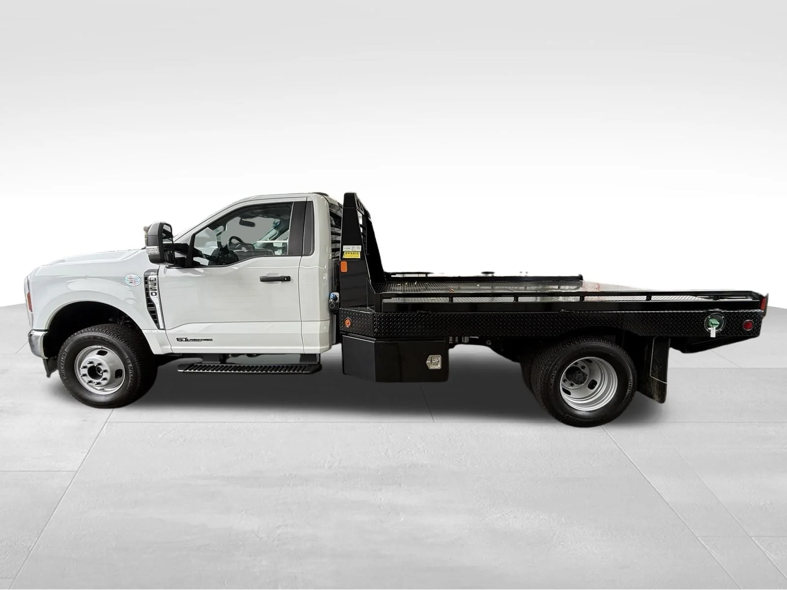 2025 Ford F-350 Super Duty Chassis Cab XL - Photo 8