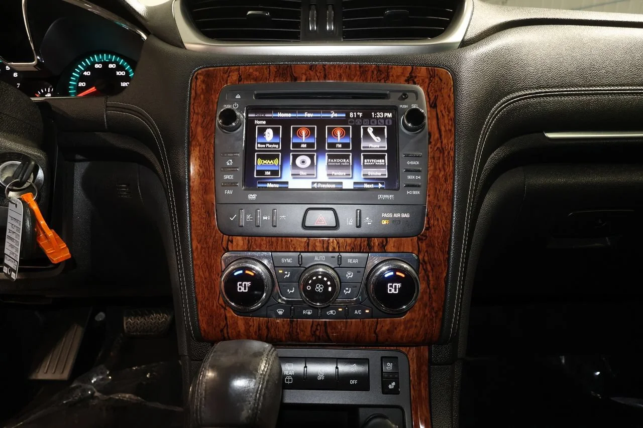 Used 2014 White Diamond Tricoat Chevrolet LTZ image 10