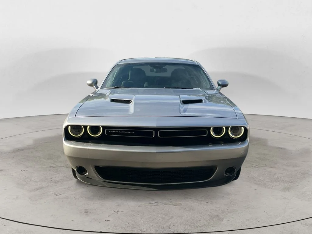 Used 2016 Silver Dodge SXT image 2