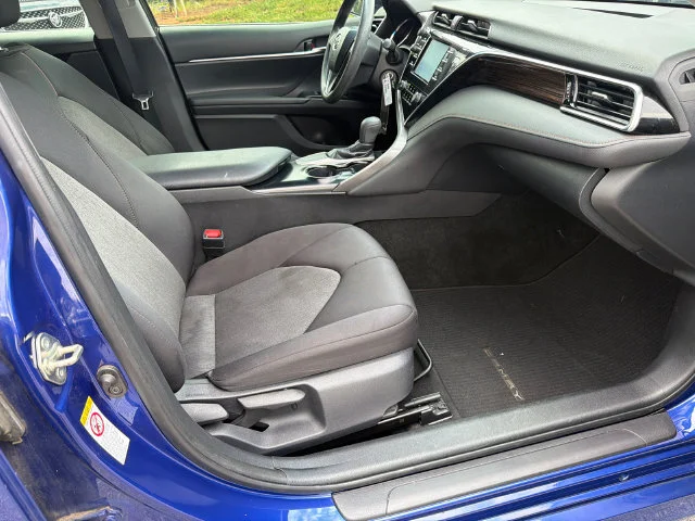 Used 2018 Blue Toyota LE image 13