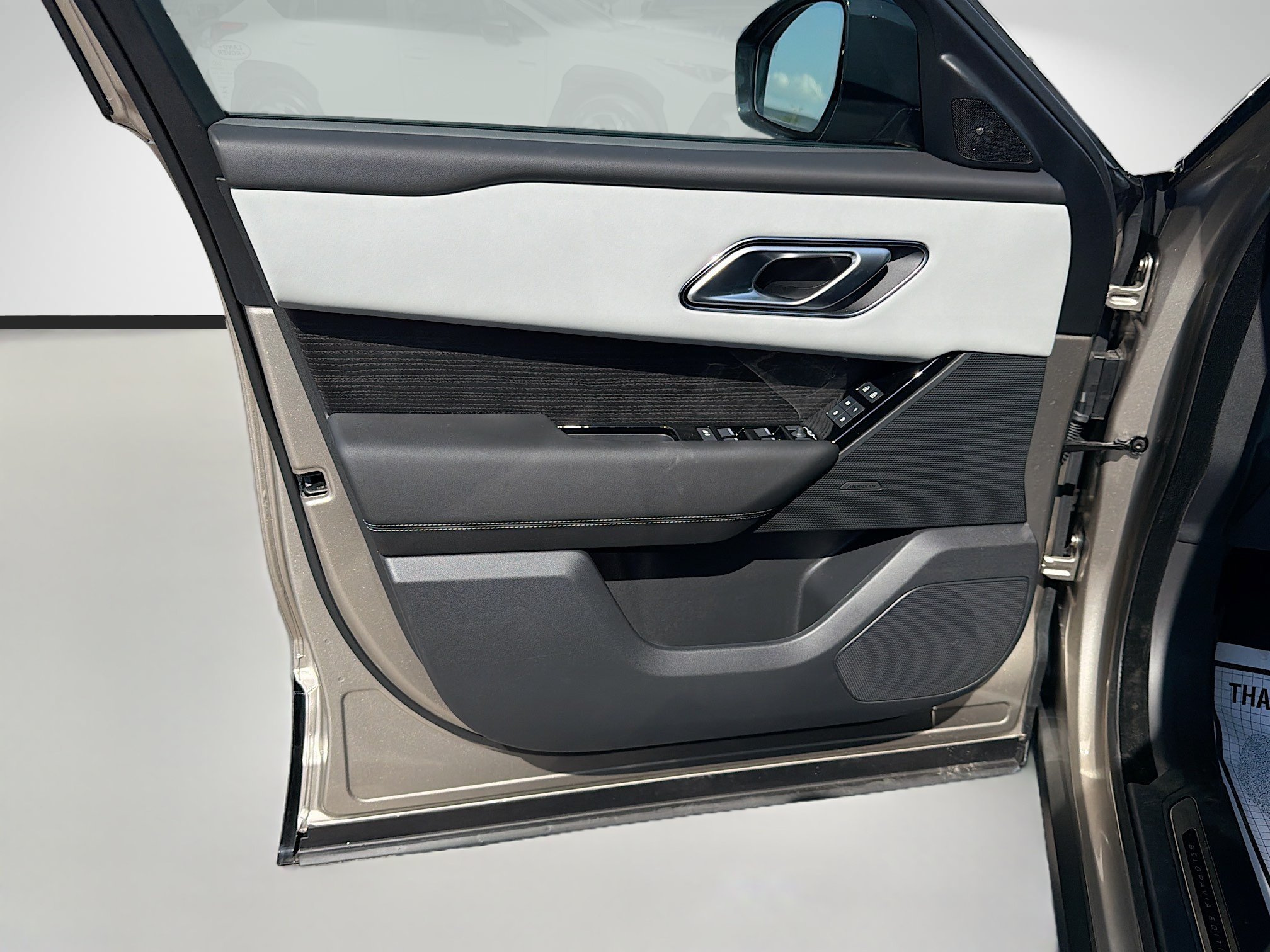 New 2026 Batumi Gold Land Rover Belgravia Edition image 21