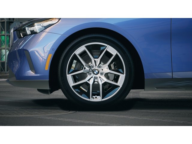 New 2026 Phytonic Blue Metallic BMW 530i xDrive image 7
