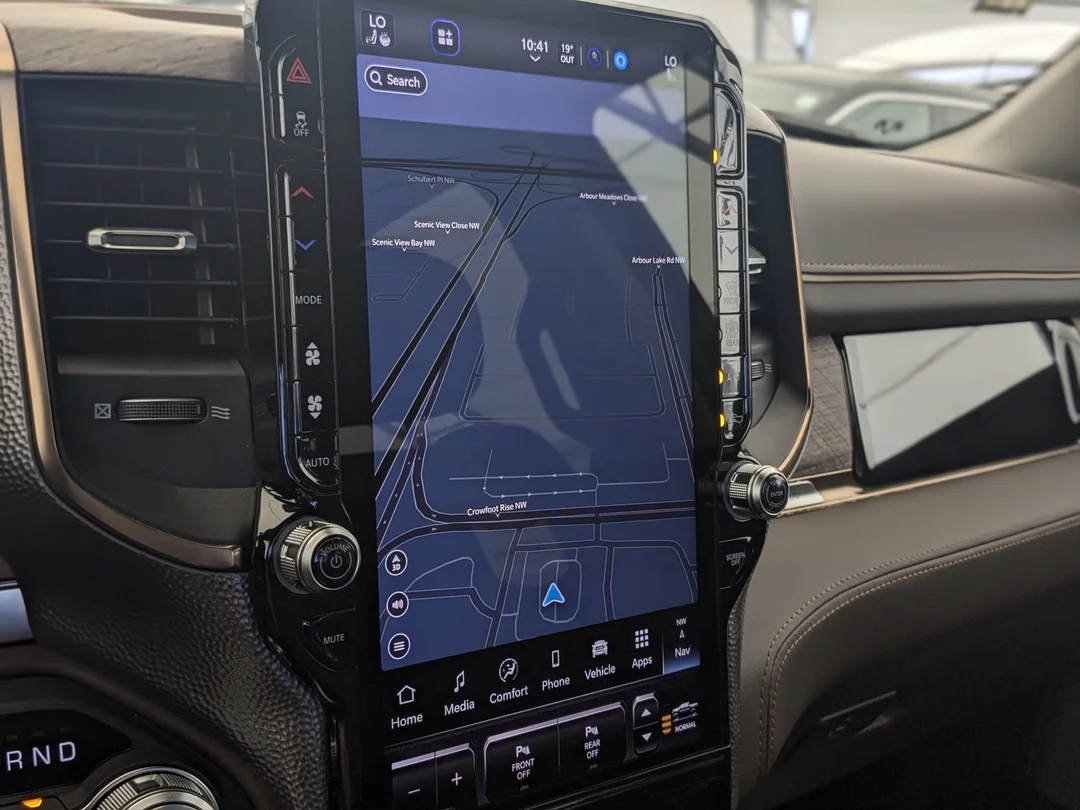 New 2026 Black RAM Limited Longhorn - - 4x4 - 5.7L HEMI V8 eTorque - Premium Leather - Pano Sunroof & More! image 24