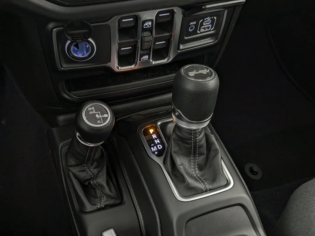 New 2026 Black Jeep Sahara - - 4x4 - Body- Color Top - Side Steps - 2.0L Turbo - Remote Start & More! image 18