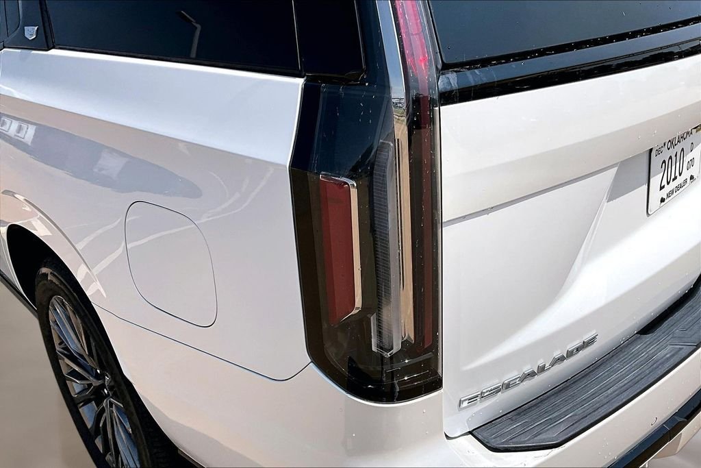 Used 2024 White Cadillac V-Series image 33