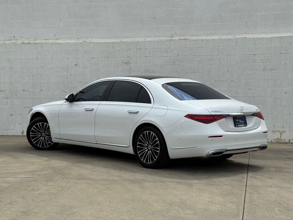 Used 2025 Black Mercedes-Benz S 580e image 3