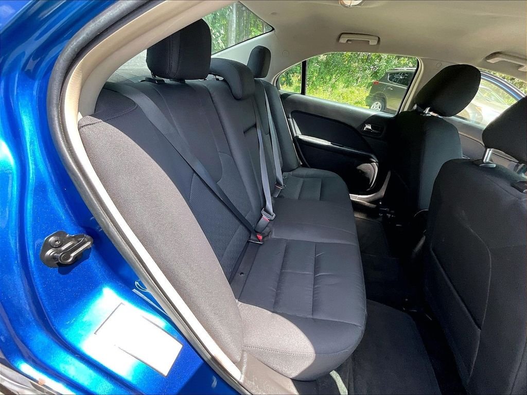Used 2012 Blue Ford SE image 17