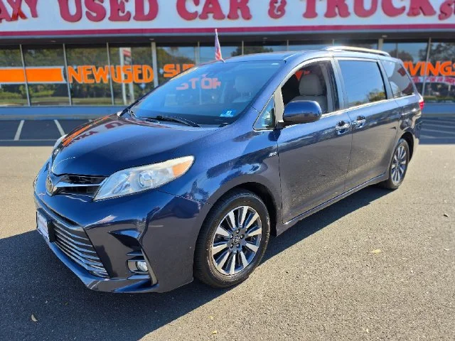 Used 2018 Beige Toyota XLE image 3