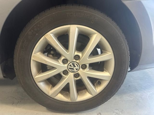 Used 2015 Gray Volkswagen 1.8T SE image 9