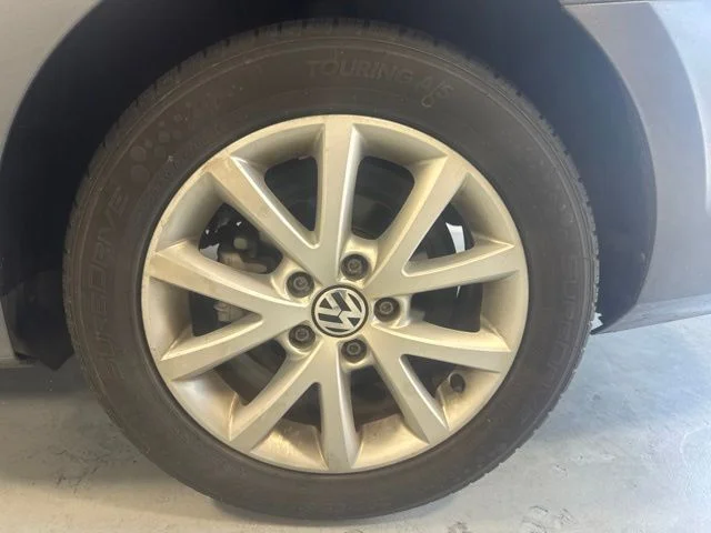 Used 2015 Gray Volkswagen 1.8T SE image 9