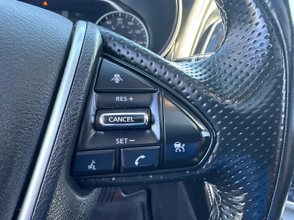 Used 2022 Scarlet Ember Nissan Platinum image 18