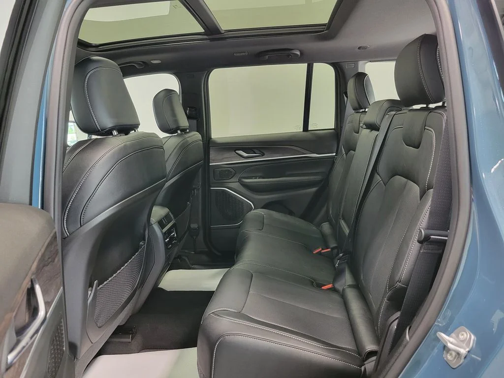 New 2026 Steel Blue Exterior Paint Jeep Limited Reserve image 9