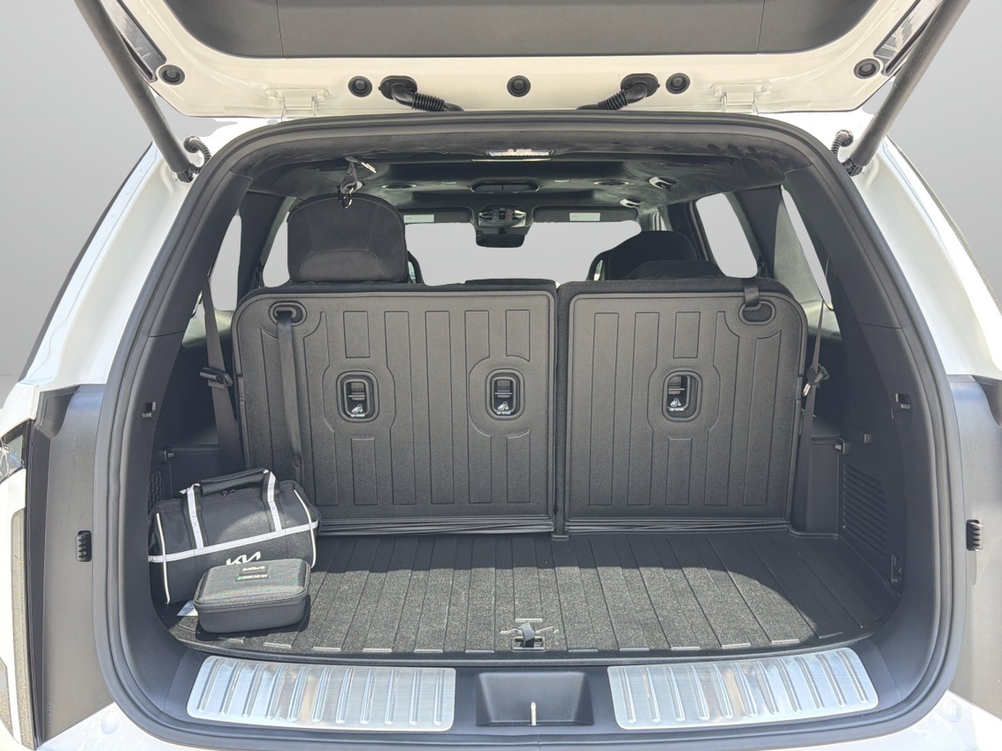 New 2027 Glacial White Pearl Kia SX Prestige image 25