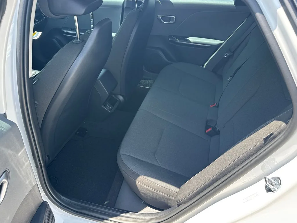 New 2026 Snow White Pearl Kia LXS image 21