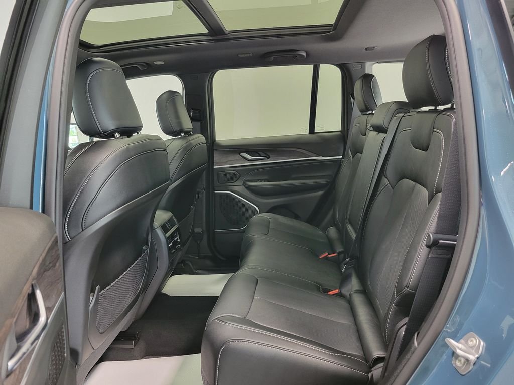 New 2026 Steel Blue Exterior Paint Jeep Limited Reserve image 9