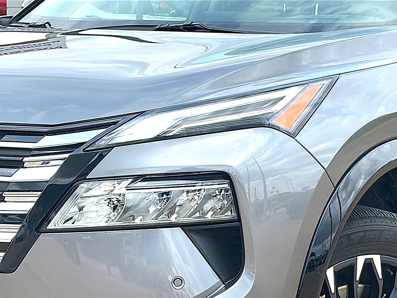 Used 2025 Gun Metallic Nissan Platinum FWD image 4