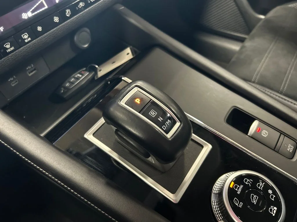 Used 2023  Mitsubishi SE image 23