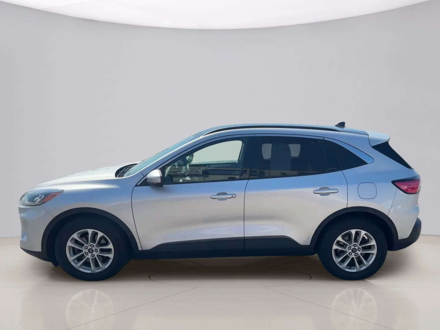 Used 2020 Silver Ford SE FWD image 2