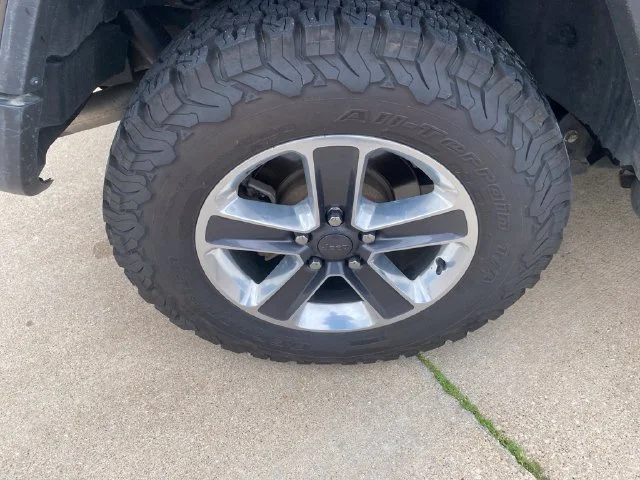 Used 2019 Granite Crystal Clearcoat Metallic Jeep Unlimited Sahara image 12