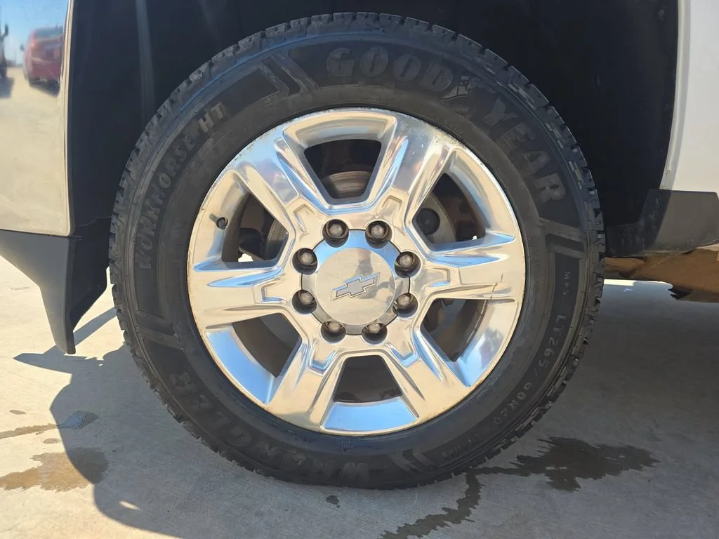 Used 2018 SUMMIT WHITE Chevrolet LTZ image 34