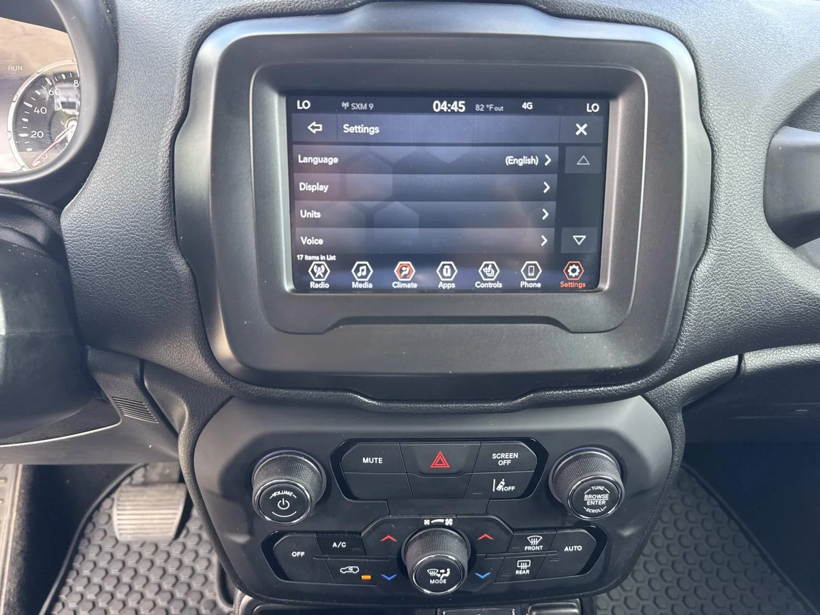 Used 2021 Granite Crystal Metallic Clearcoat Jeep Latitude FWD image 25