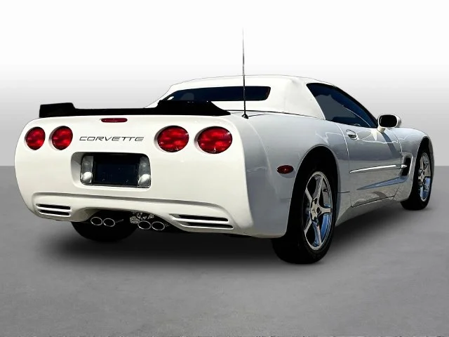 Used 2002 White Chevrolet Base image 8