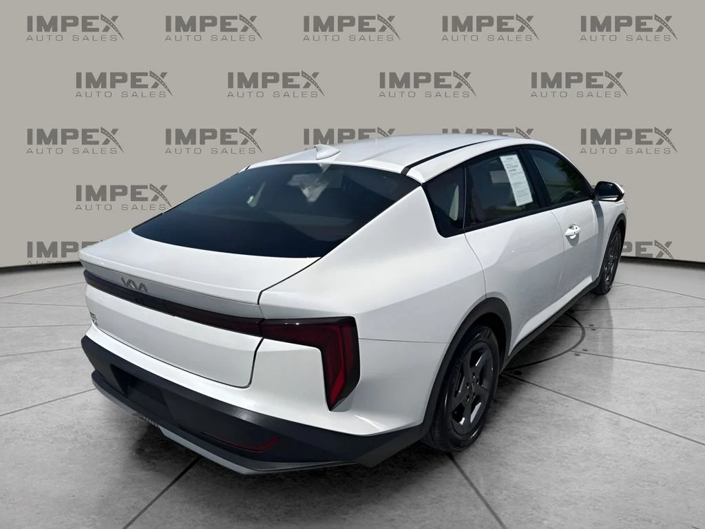 Used 2025 White Kia LXS image 5