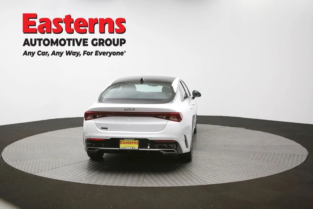Used 2022 White Kia EX image 38