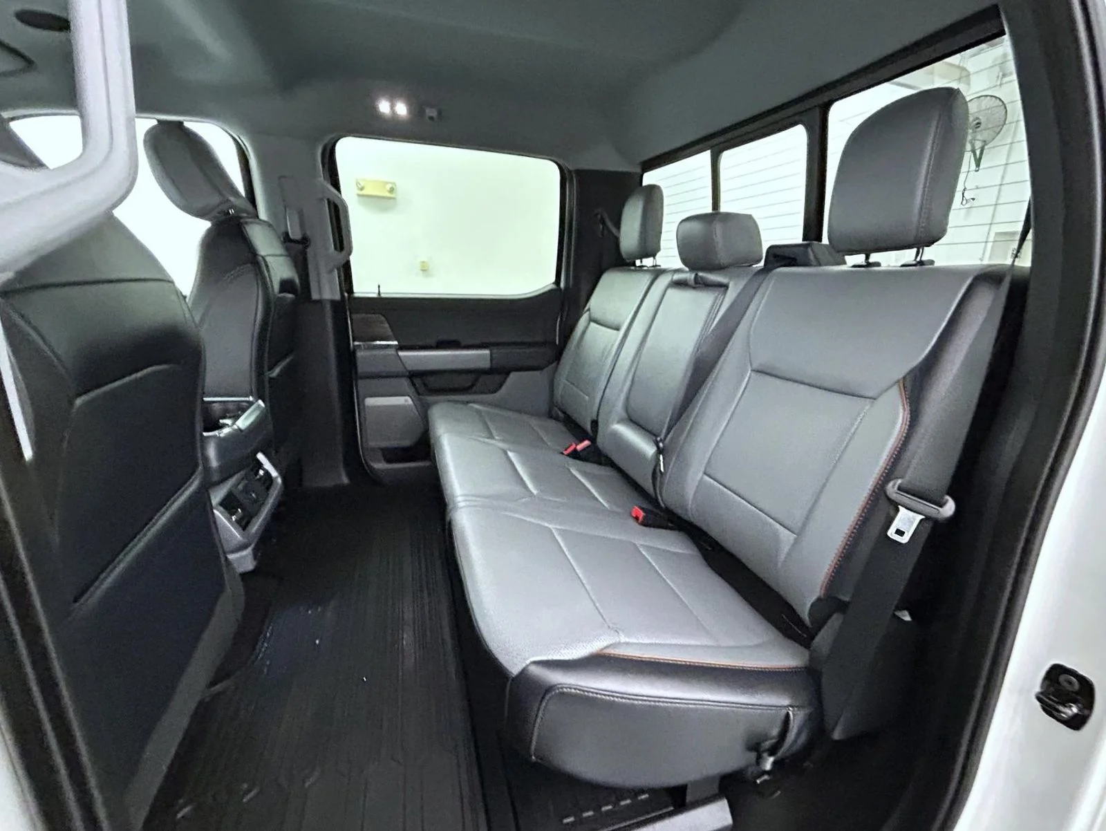 Used 2025 White Ford Lariat image 19