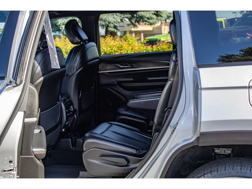 Used 2024 Silver Zynith Jeep Limited image 20
