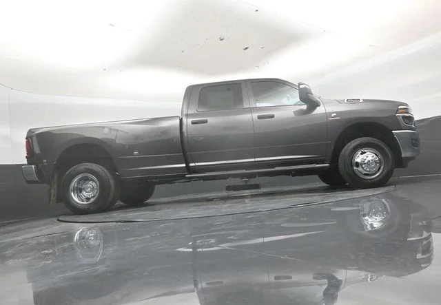 New 2026 Granite Crystal Metallic Clear-Coat Exterior Paint RAM Tradesman image 39