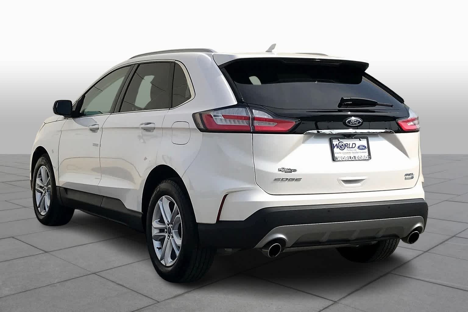 Used 2019 White Platinum Metallic Tri-Coat Ford SEL image 12