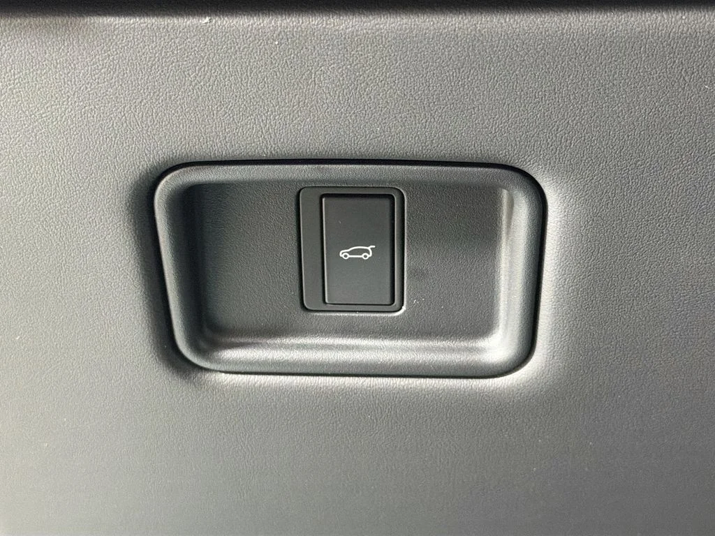 New 2026 Fuji White Land Rover SE image 10