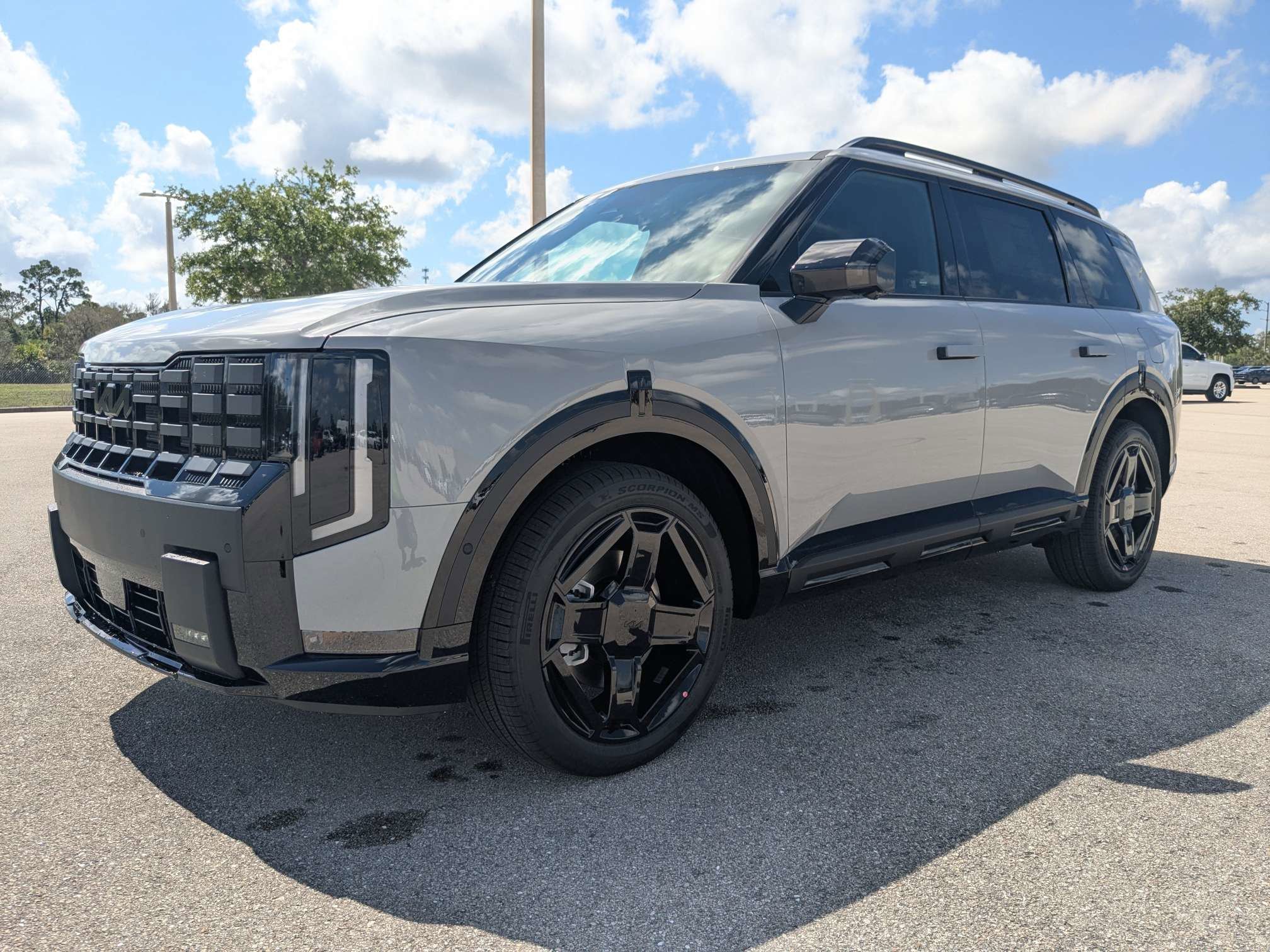 New 2027 Wolf Gray Kia X-LINE SX image 9