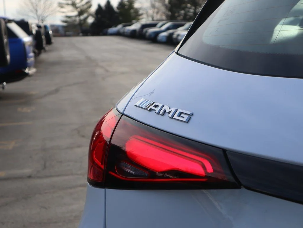 New 2026 MANUFAKTUR Moonlight White Metallic Mercedes-Benz GLC 43 AMG® image 9