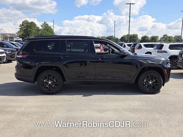 New 2026 Diamond Black Crystal Pearl-Coat Exterior Paint Jeep Altitude image 15