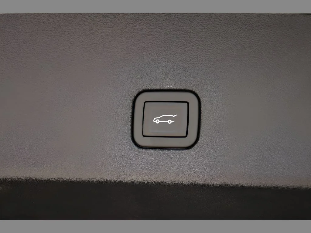 Used 2025 BLACK RAVEN Cadillac Sport image 25