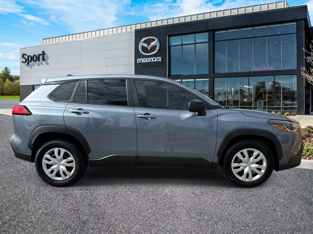 Used 2025  Toyota L image 2