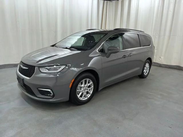 Used 2022 White Chrysler Touring L image 2