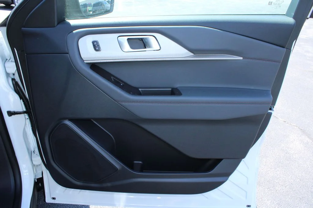 New 2027 White Ford 4DR 4WD ACTIVE image 30