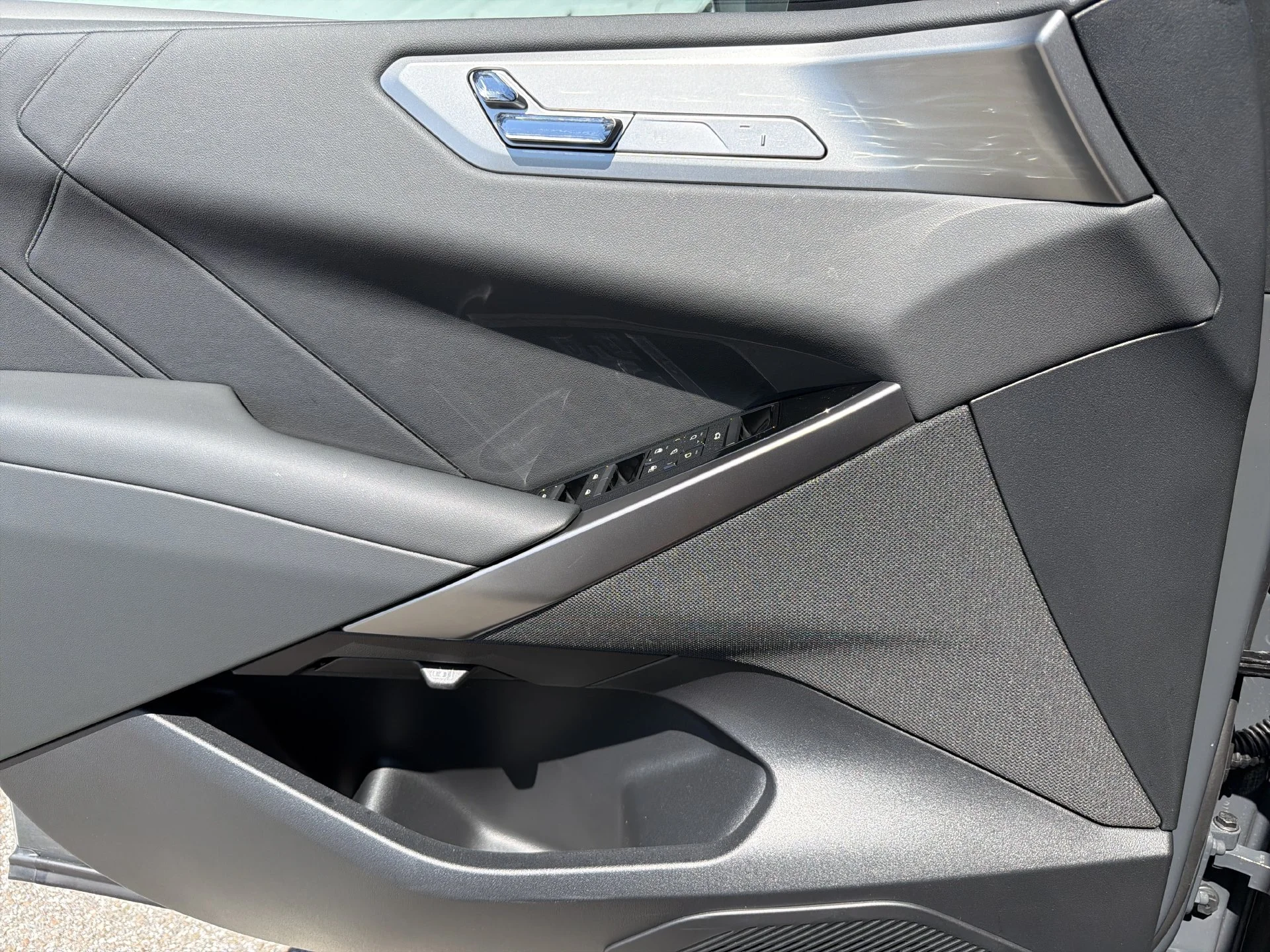New 2027 Dravit Grey Metallic BMW  image 25