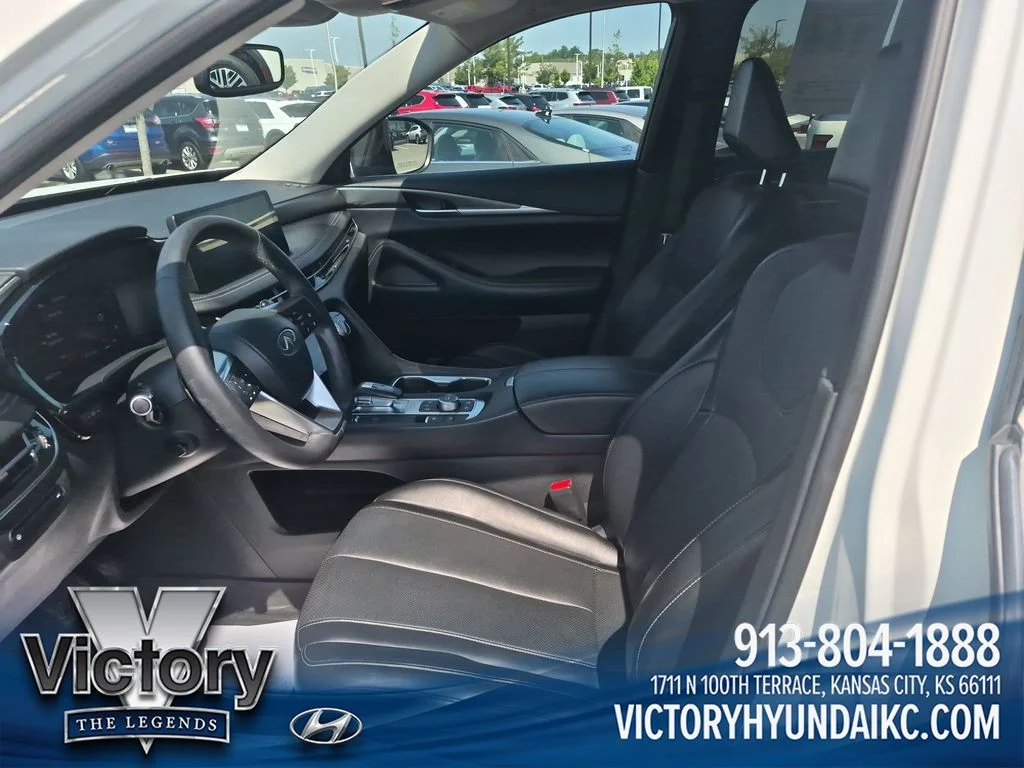 Used 2022 White INFINITI LUXE image 9