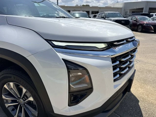 Used 2025 White Chevrolet LT image 2